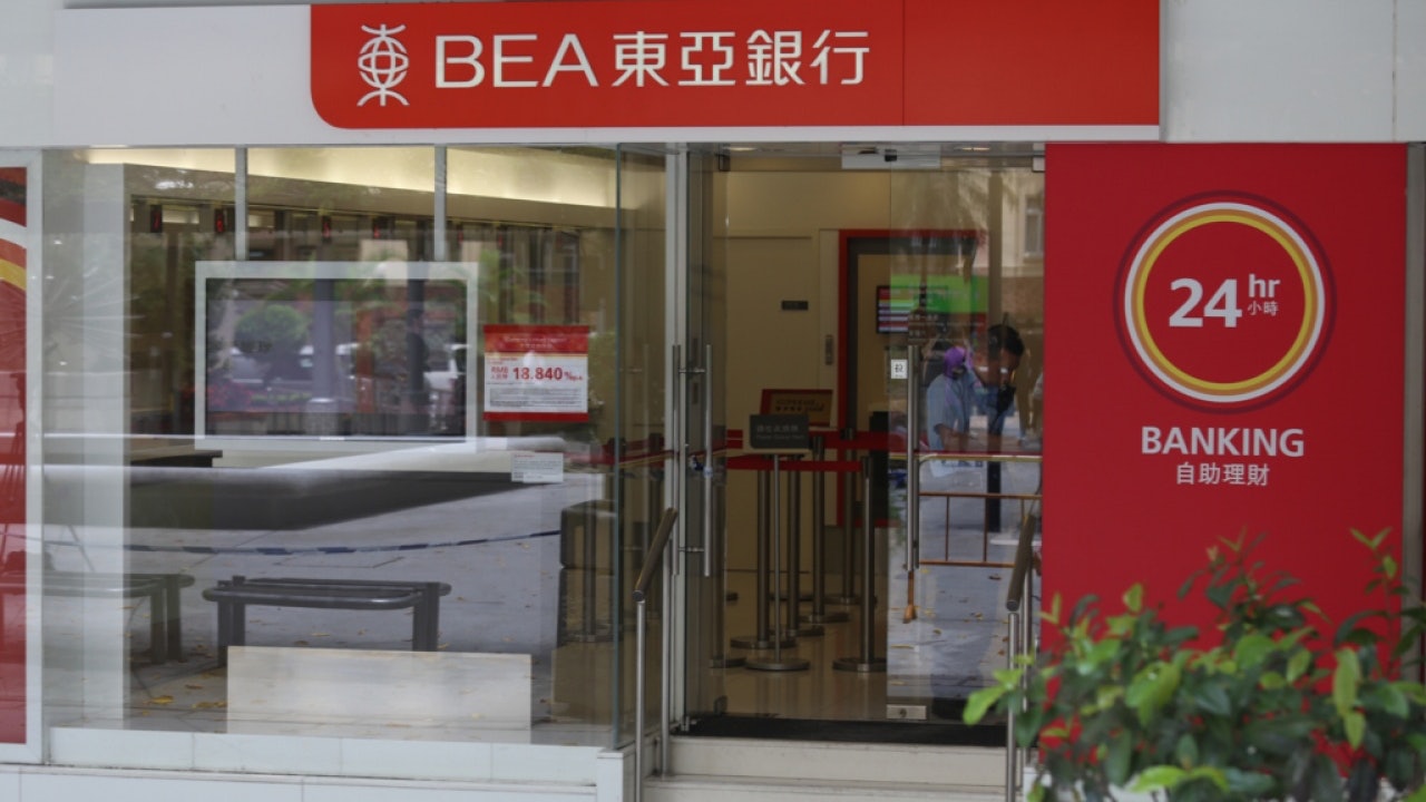 【曾蔭權涉貪案】控方披露曾蔭權夫婦東亞銀行戶口的資金流向 【曾蔭權涉貪案】控方披露曾蔭權夫婦東亞銀行戶口的資金流向