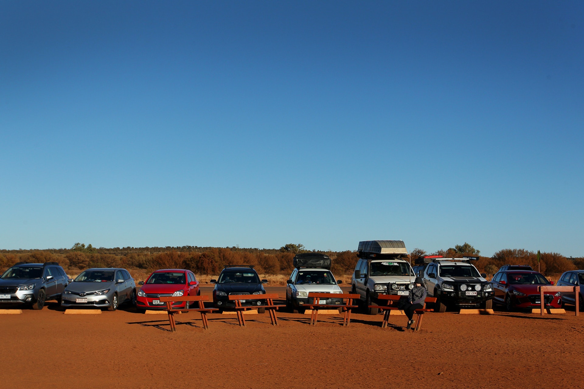 國際影像 澳洲名勝烏魯魯岩禁攀登遊客蜂擁求最後登山機會 國際影像 澳洲名勝烏魯魯岩禁攀登遊客蜂擁求最後登山機會