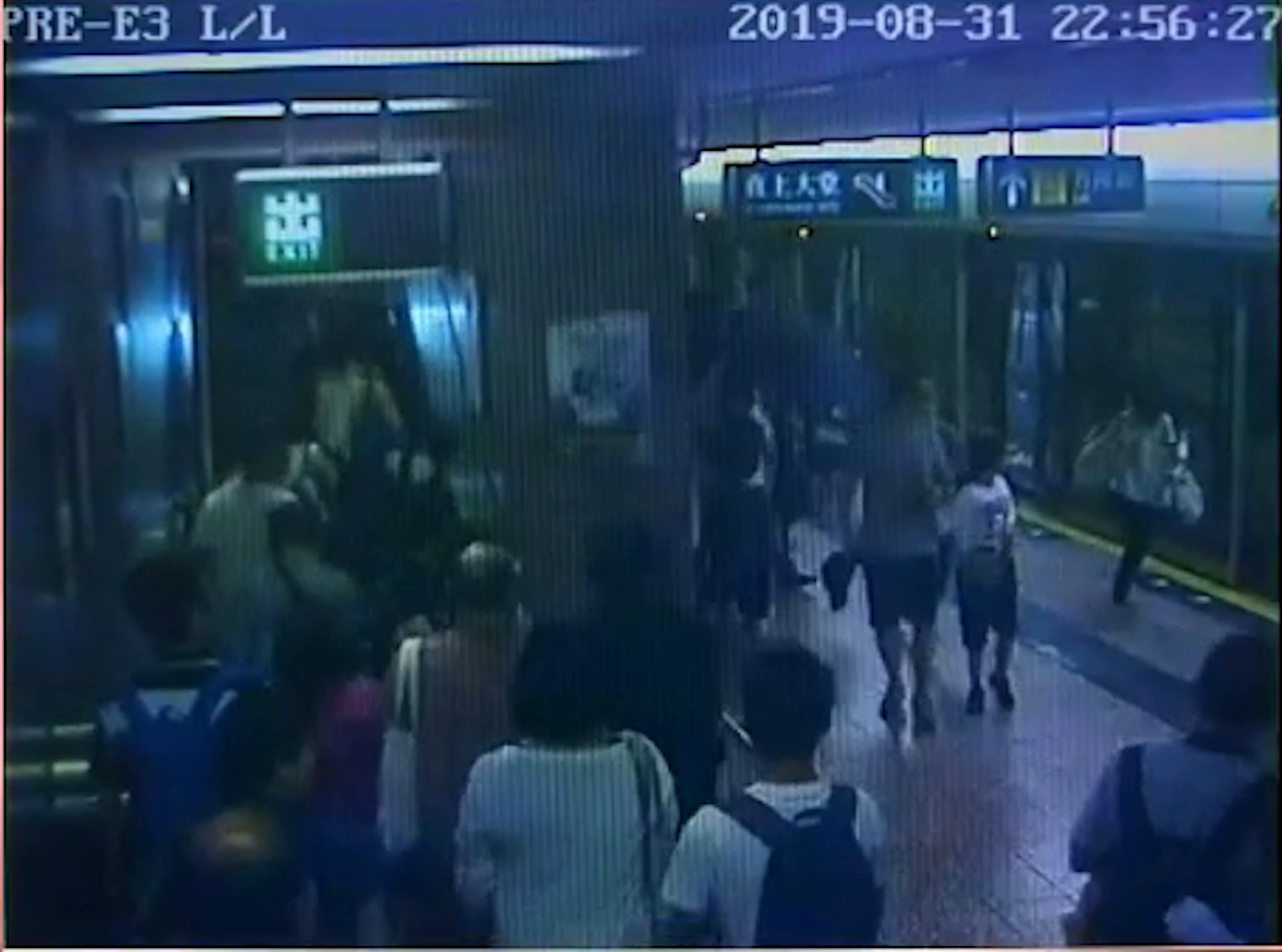 片段可見,當時突然有大批人奔跑逃避。(太子站CCTV截圖) 片段可見,當時突然有大批人奔跑逃避。(太子站CCTV截圖)