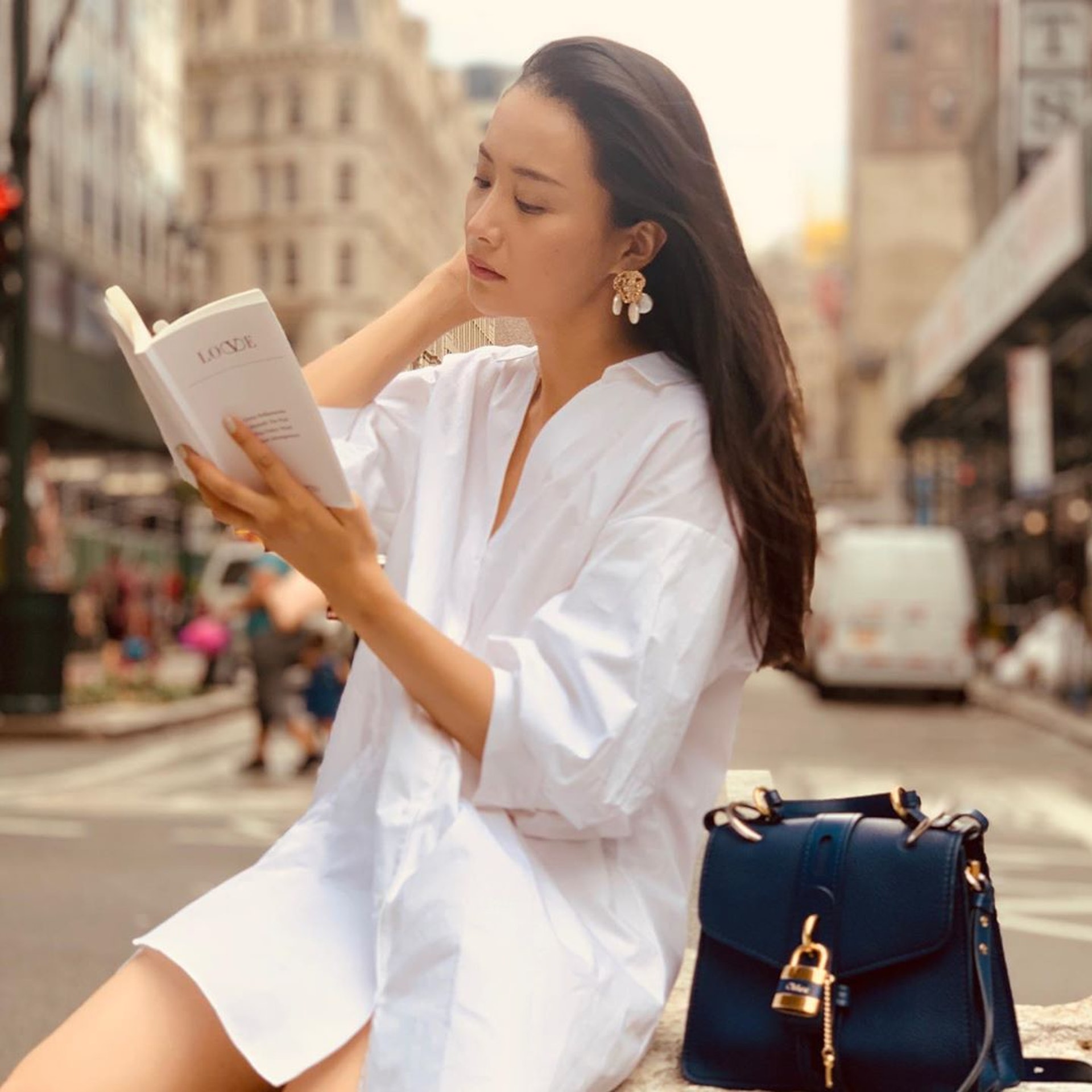 法拉現時經常周圍飛。(Instagram@falachenfala) 法拉現時經常周圍飛。(Instagram@falachenfala)