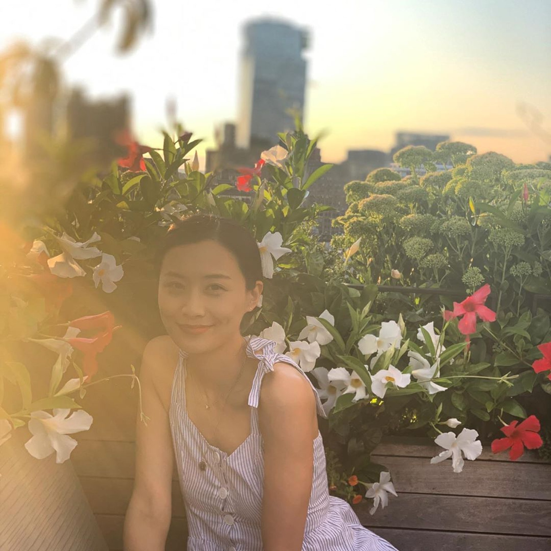 法拉現時經常周圍飛。(Instagram@falachenfala) 法拉現時經常周圍飛。(Instagram@falachenfala)