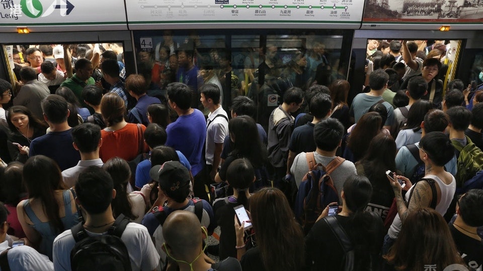 運輸署與港鐵完成檢討鐵路事故安排 增接駁巴士線及加一倍巴士 運輸署與港鐵完成檢討鐵路事故安排 增接駁巴士線及加一倍巴士