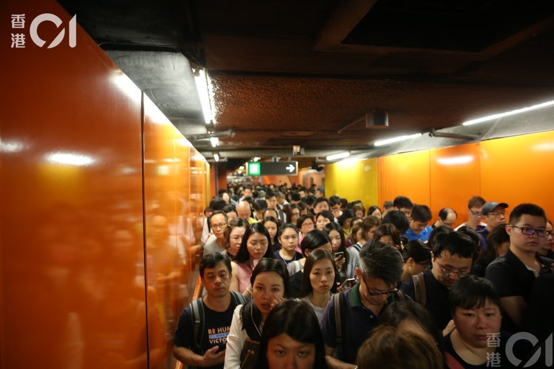 運輸署與港鐵完成檢討現行鐵路事故的應變可排,指日後於繁忙時間發生鐵事故,將開額額外免費接駛巴士。(資料圖片) 運輸署與港鐵完成檢討現行鐵路事故的應變可排,指日後於繁忙時間發生鐵事故,將開額額外免費接駛巴士。(資料圖片)