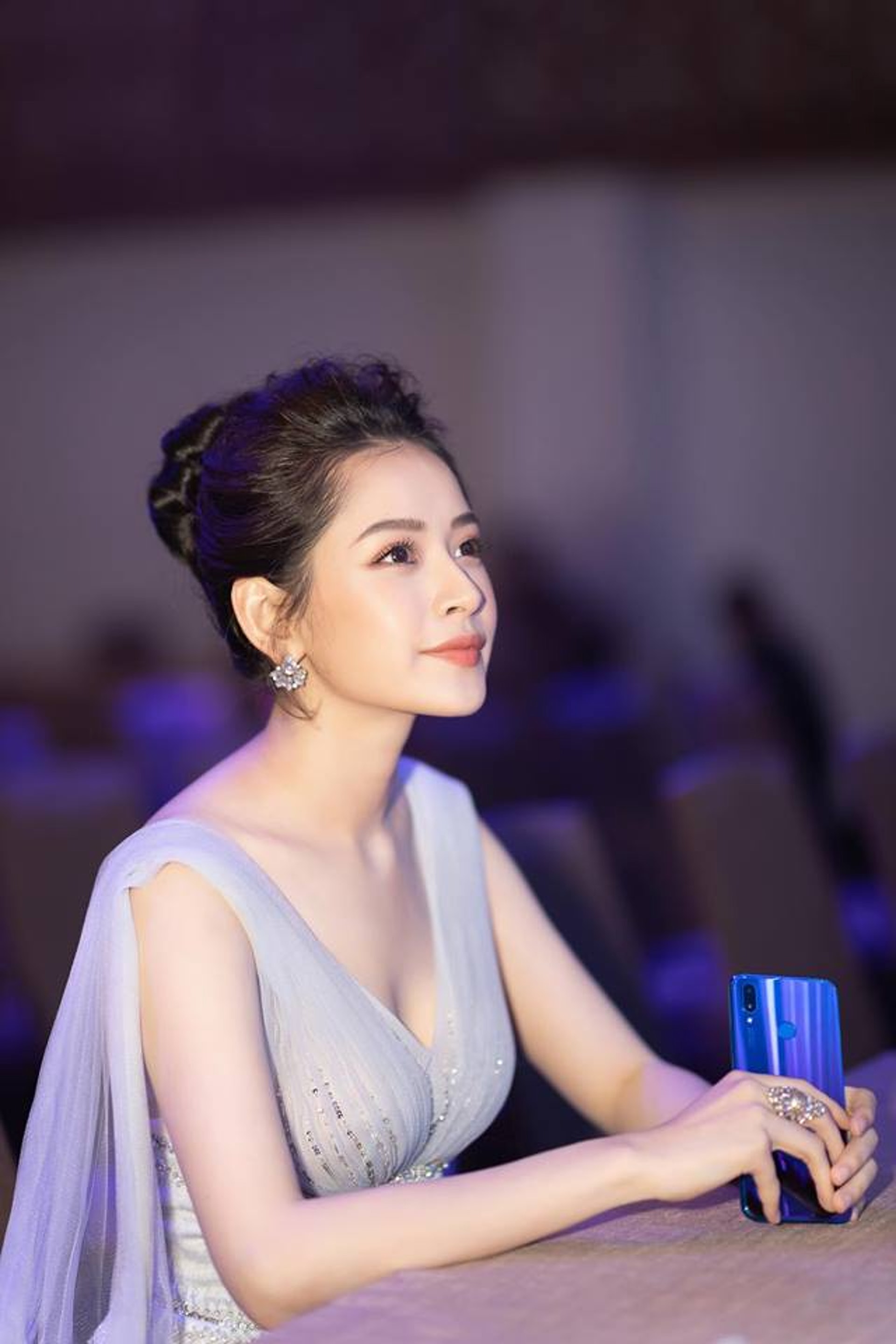 就是這輯Chi Pu去年出席品牌發布會的仙氣照片,引起網民瘋傳和討論。(Facebook圖片@Chi Pu ) 就是這輯Chi Pu去年出席品牌發布會的仙氣照片,引起網民瘋傳和討論。(Facebook圖片@Chi Pu )