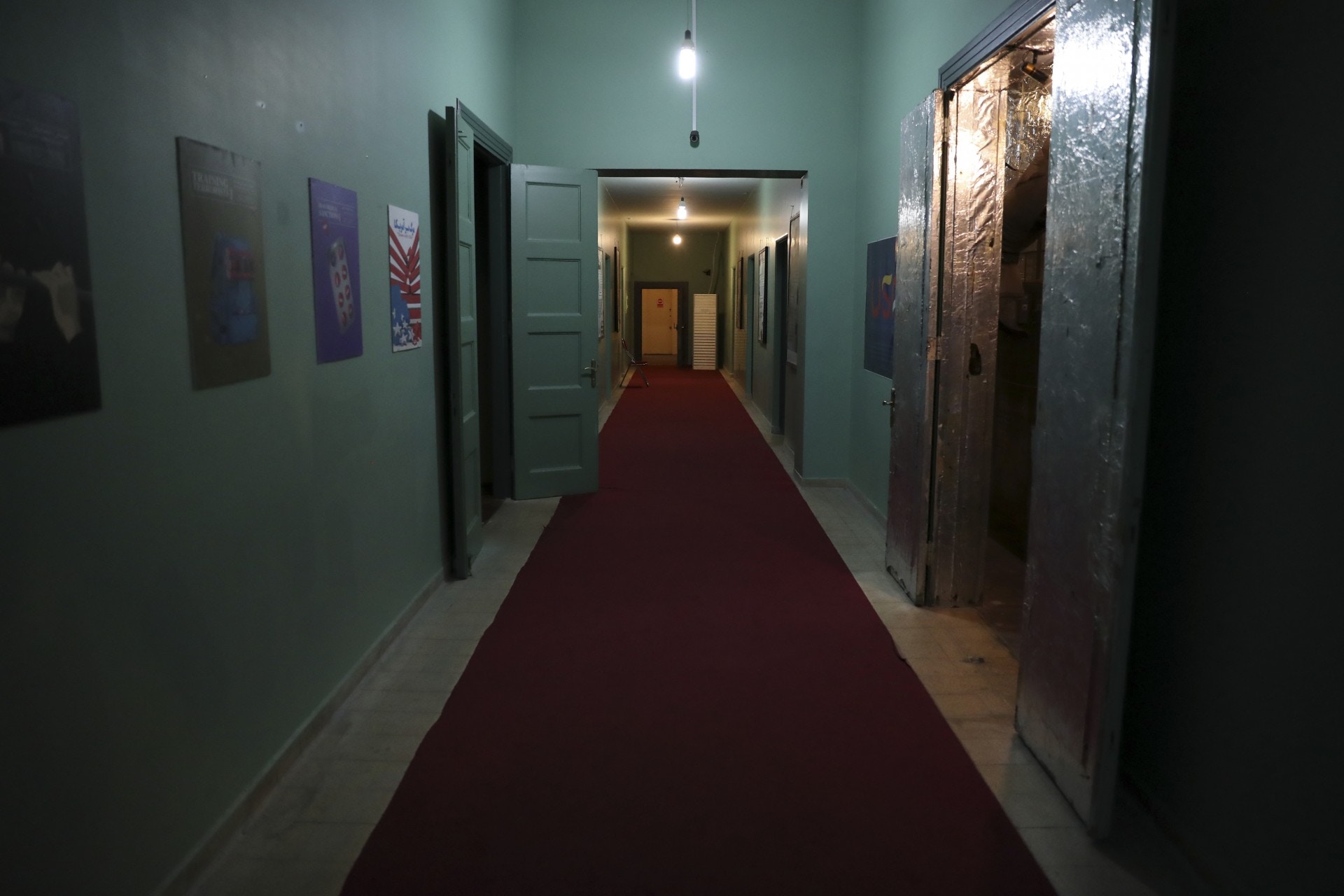 伊朗人質危機40年：美大使館遭佔領寫滿革命標語至今原封未動