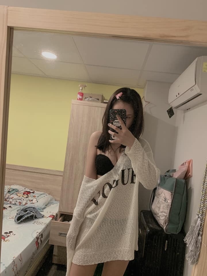 台妹抱怨件衫太鬆不停露胸無數網友熱心解答：這樣才是正確穿法