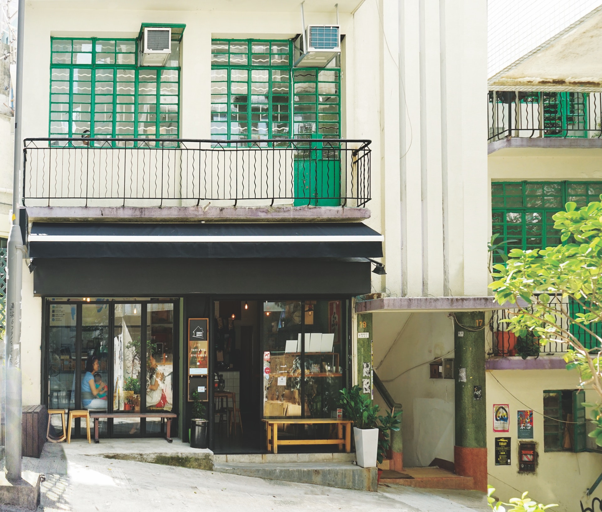 Common Ground隱身中環一條樓梯街中段,稍為遠離了繁囂的餐廳及酒吧區,小街較為寧靜。(受訪者提供圖片) Common Ground隱身中環一條樓梯街中段,稍為遠離了繁囂的餐廳及酒吧區,小街較為寧靜。(受訪者提供圖片)