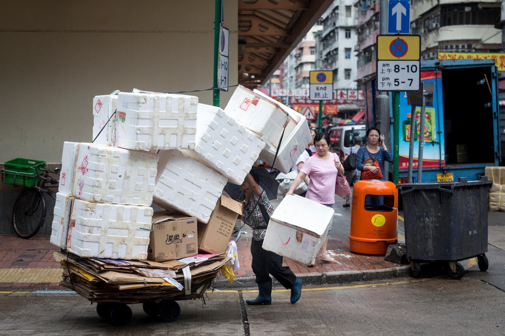 都市貧窮 繁華香港背後的悲哀 周五心意 都市貧窮 繁華香港背後的悲哀 周五心意