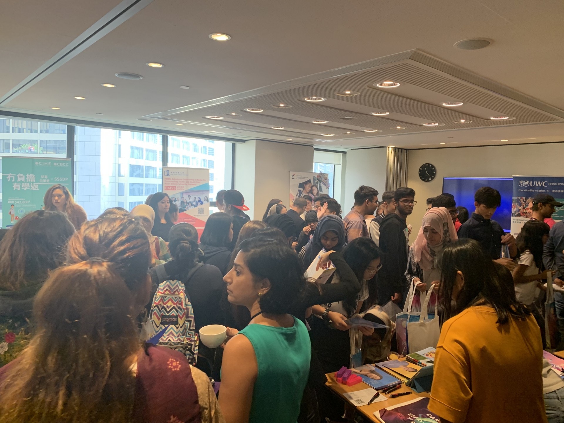 全港首個少數族裔獎學金博覽十間大專院校參展