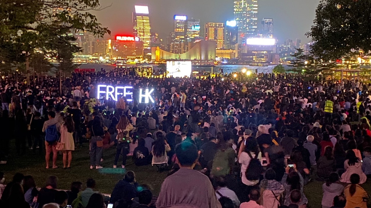 【悼念周梓樂】出席添馬公園祈禱會 科大舊生:當局信任破產 【悼念周梓樂】出席添馬公園祈禱會 科大舊生:當局信任破產