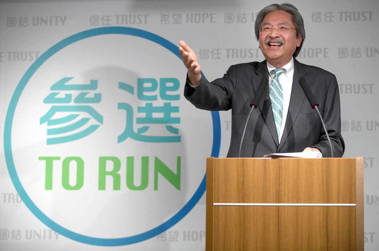 曾俊華以「信任、希望、團結」為競選特首的口號。（鄭子峰攝）