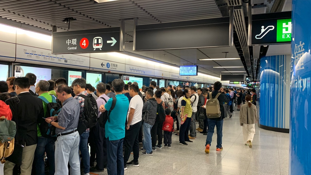 11 13 交通消息 港鐵 16個港鐵站將於8時陸續關閉 香港01 社會新聞 11 13 交通消息 港鐵 16個港鐵站將於8時陸續關閉 香港01 社會新聞
