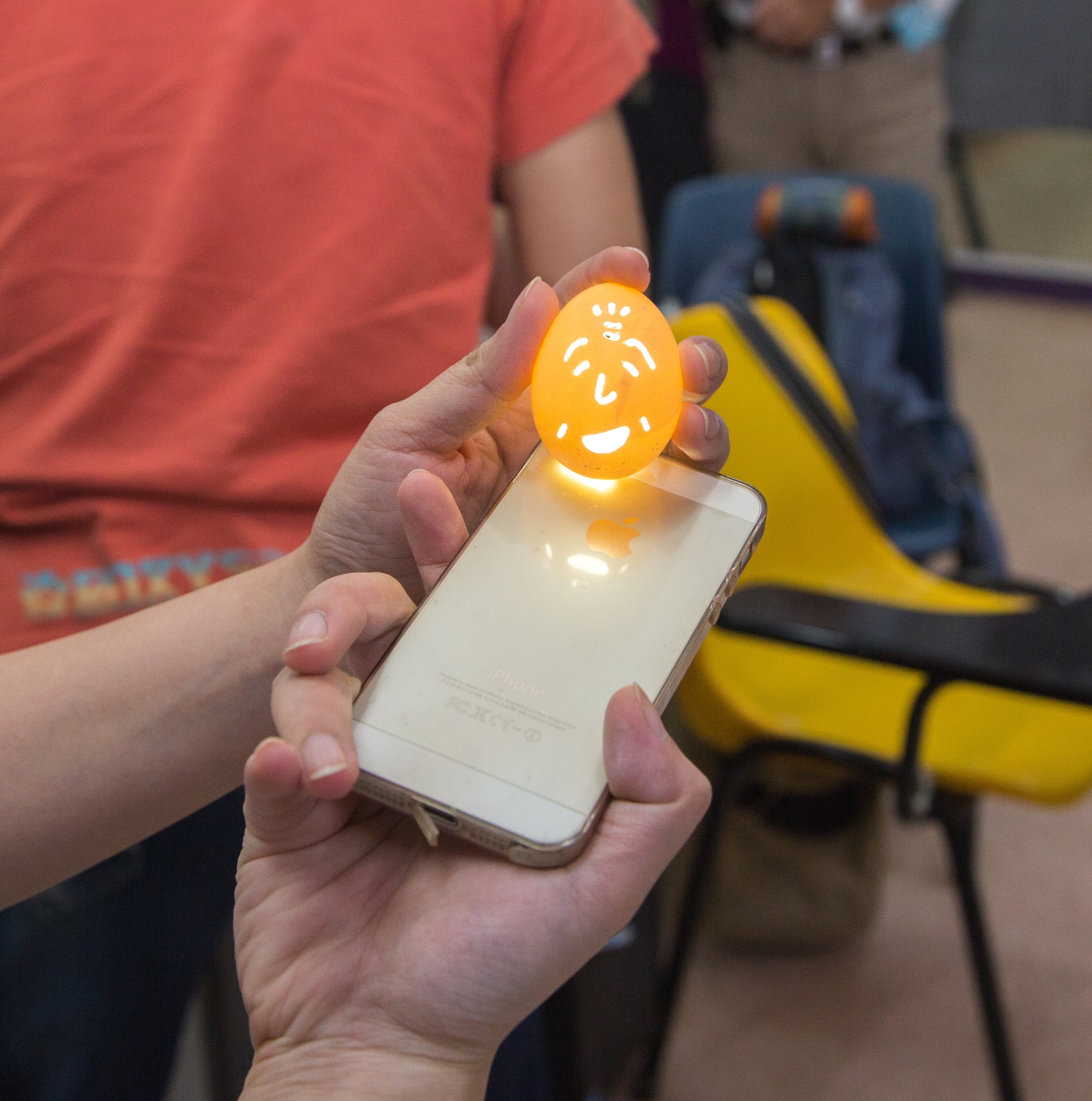 「惜食藝遊」於半年內為公眾舉行了多個關於處理廚餘的工作坊,圖為其中的雞蛋雕刻工作坊,希望能擴闊大眾對處理廚餘的想像。 「惜食藝遊」於半年內為公眾舉行了多個關於處理廚餘的工作坊,圖為其中的雞蛋雕刻工作坊,希望能擴闊大眾對處理廚餘的想像。