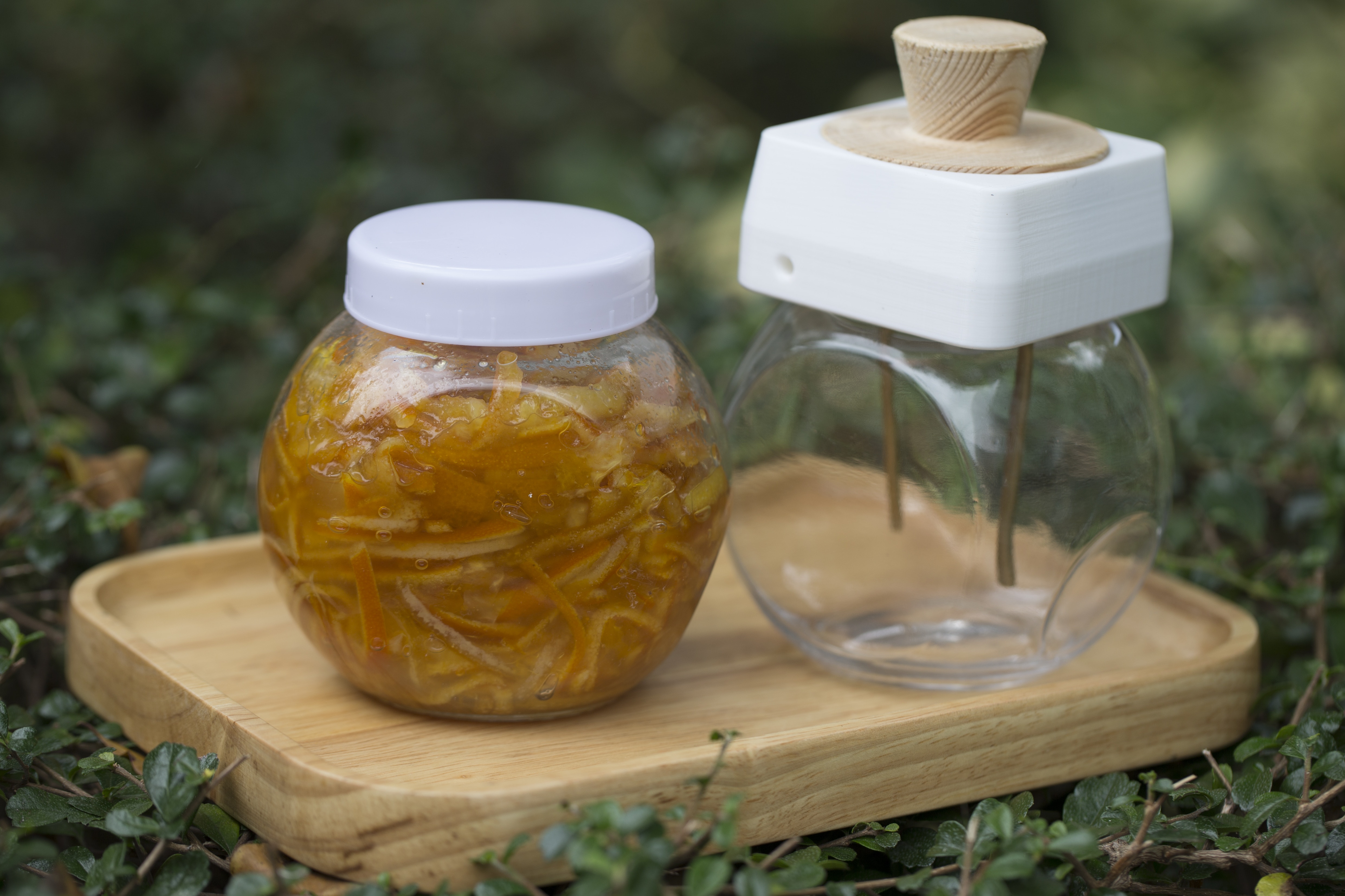 「廚餘果醬瓶」設計以解決果皮廚餘為目標,同時考慮到教育下一代,因此設計時以親子角度出發。 「廚餘果醬瓶」設計以解決果皮廚餘為目標,同時考慮到教育下一代,因此設計時以親子角度出發。