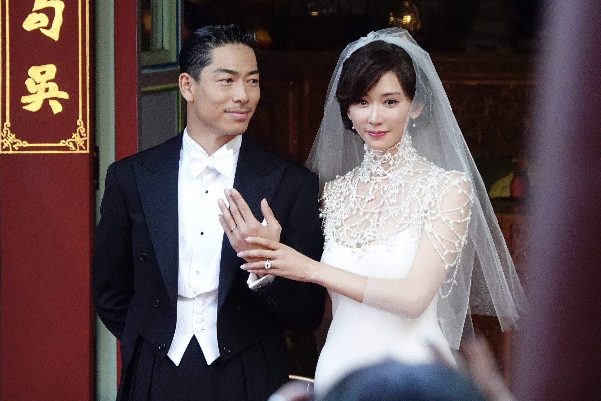 林志玲與日本夫婿AKIRA日前舉行婚禮,與言承旭情纏17年終緣盡(視覺中國) 林志玲與日本夫婿AKIRA日前舉行婚禮,與言承旭情纏17年終緣盡(視覺中國)