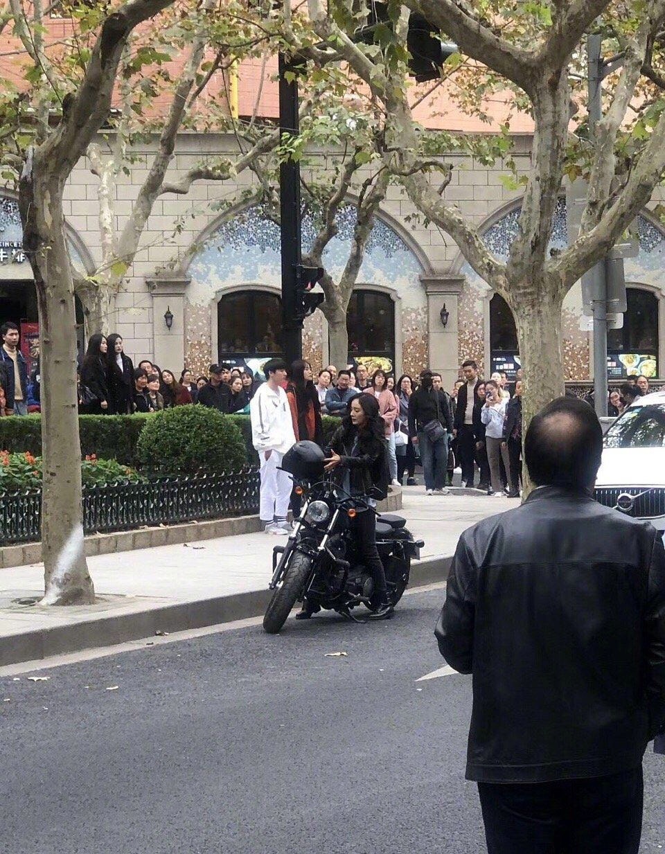 謝謝你醫生 楊冪新劇角色似 Doctor X 駕電單車造型曝光 香港01 即時娛樂