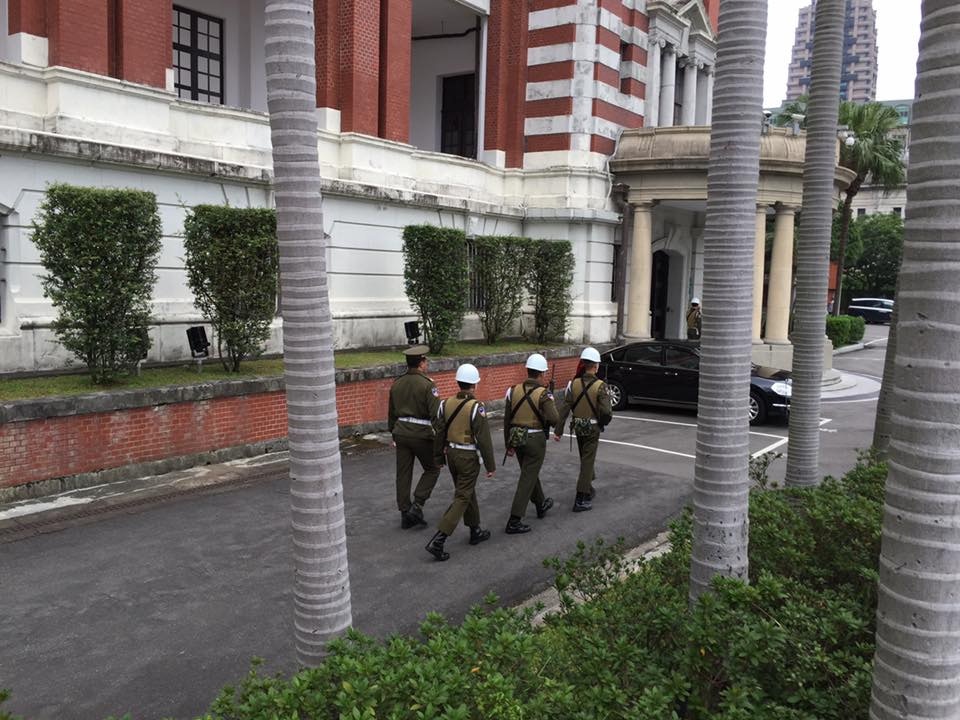 台媒指蔡英文下班到處跑加重特勤負擔總統府：單身歧視