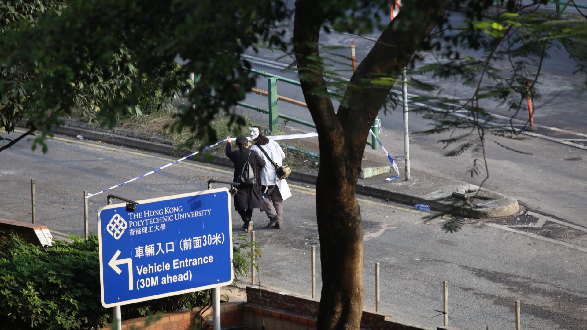 【11.23.理大】廚房佬撤離校園送院 社工輪更做伙頭大將軍 【11.23.理大】廚房佬撤離校園送院 社工輪更做伙頭大將軍