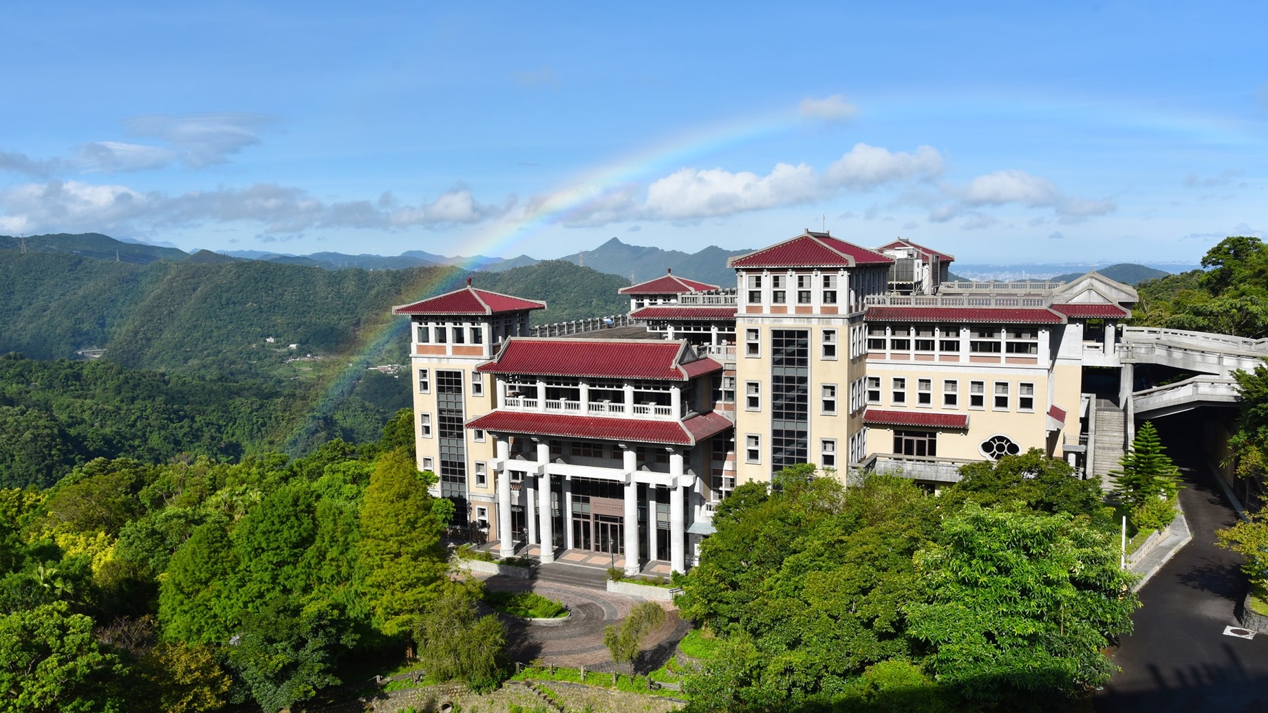【台灣升學】全台最荒涼大學 Google Map位置嚇窒網民:世外桃源 【台灣升學】全台最荒涼大學 Google Map位置嚇窒網民:世外桃源