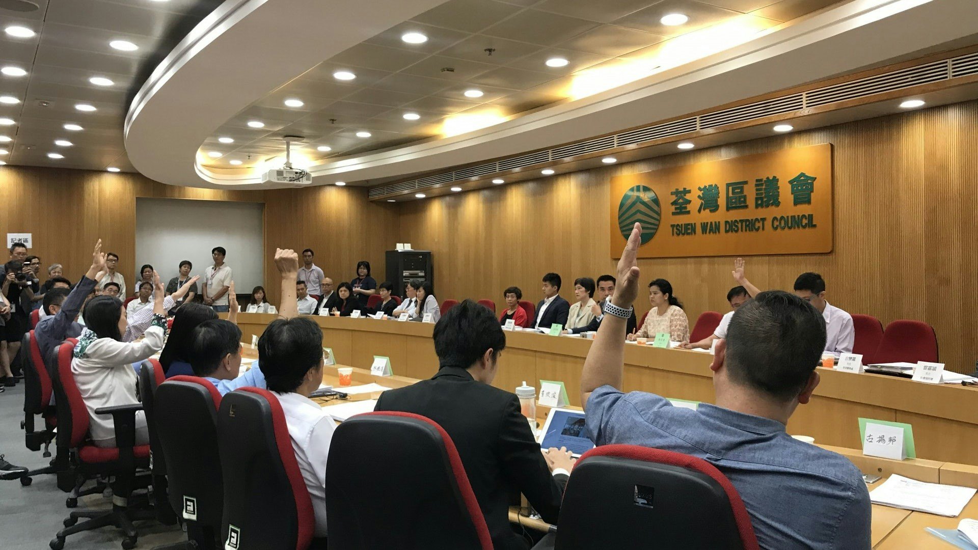 【】民主派主 改革常 倡增加直播