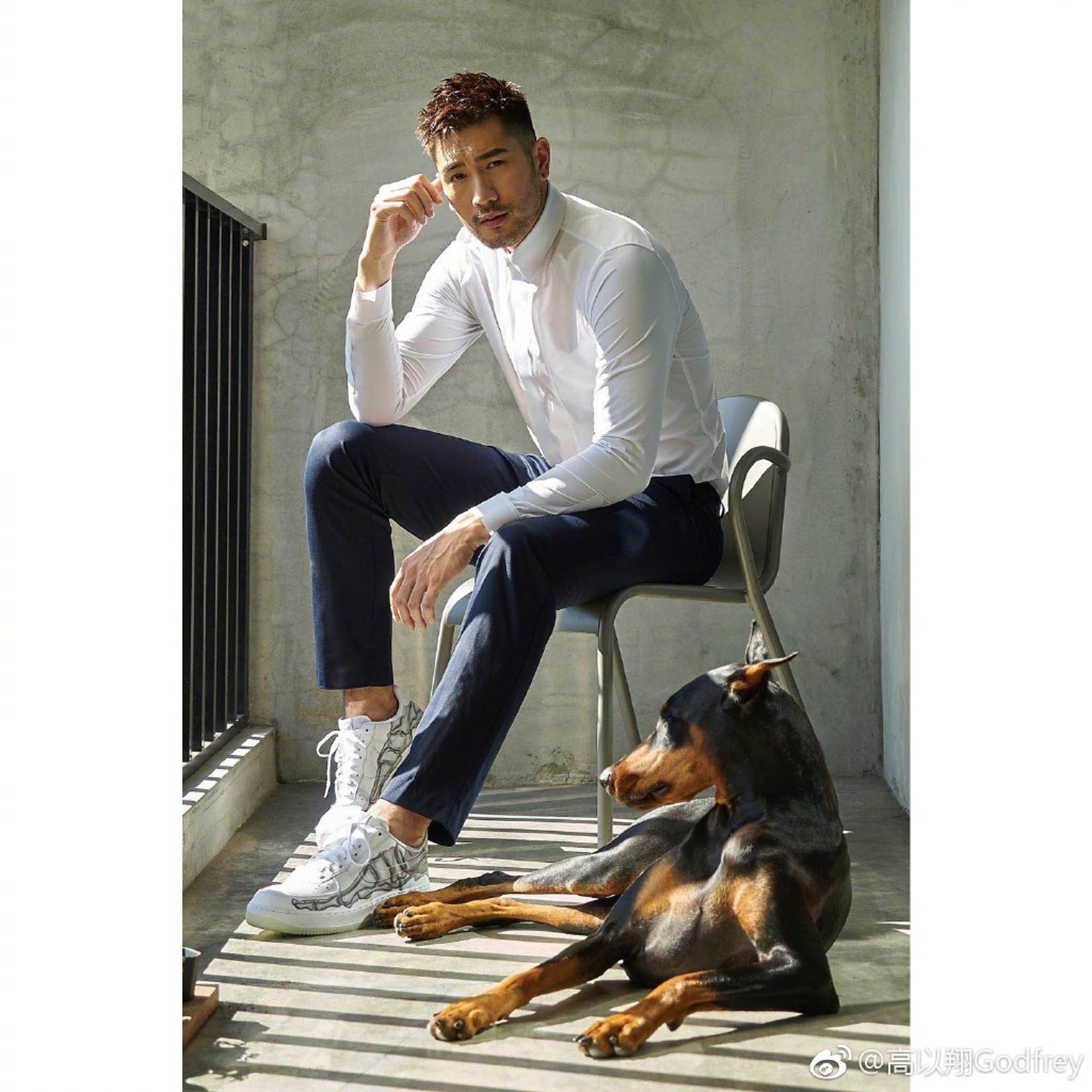 台灣型男高以翔昨日於內地拍攝《追我吧》時突然暈倒昏迷,送院搶救後證實不治,終年35歲。(高以翔微博圖片) 台灣型男高以翔昨日於內地拍攝《追我吧》時突然暈倒昏迷,送院搶救後證實不治,終年35歲。(高以翔微博圖片)
