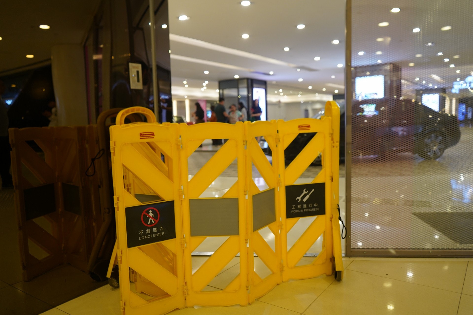 部分在月初受到破壞的地方,至今仍未完成維修。(余睿菁攝) (余睿菁攝)