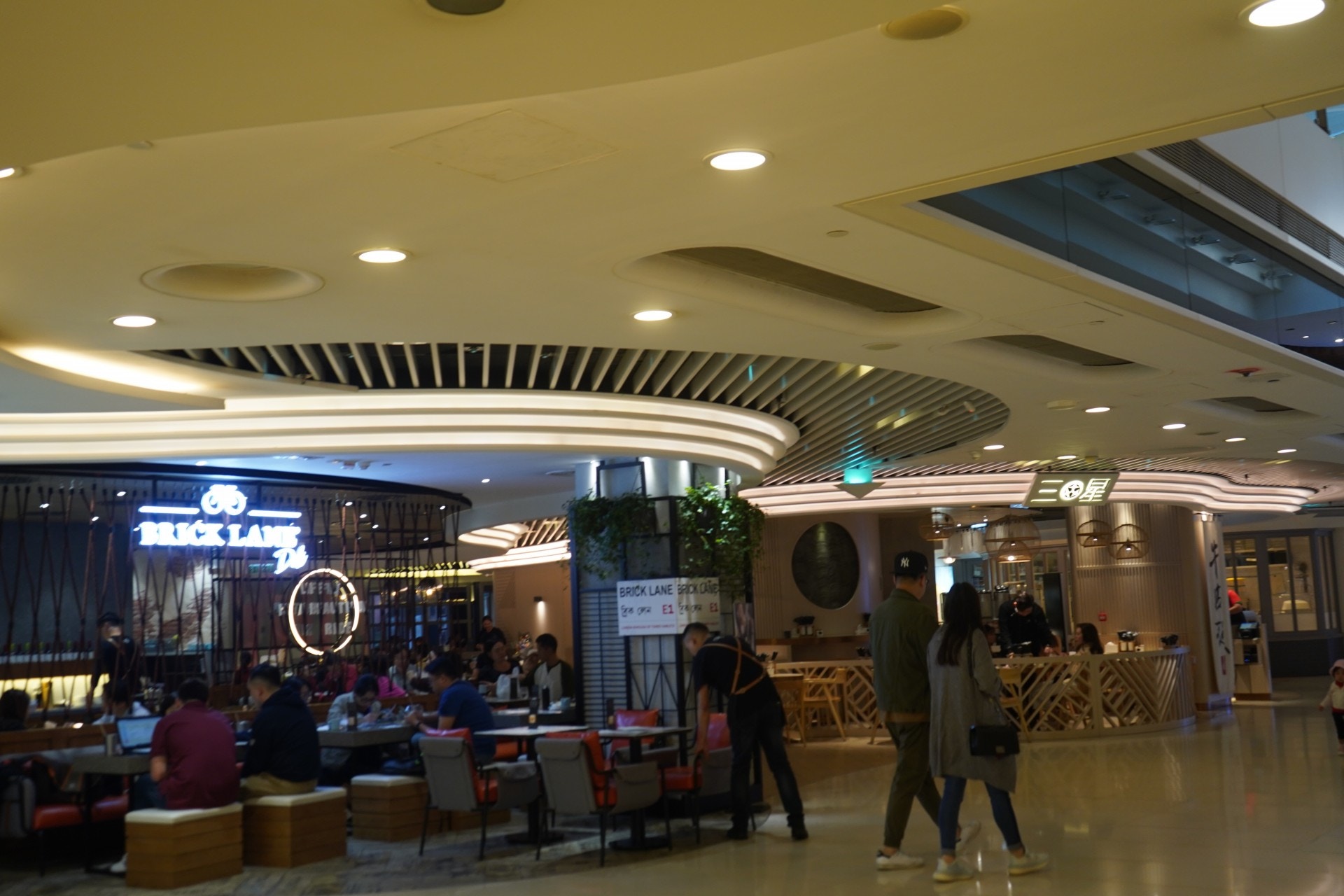 很多店舖都不乏顧客幫襯。(余睿菁攝) (余睿菁攝)