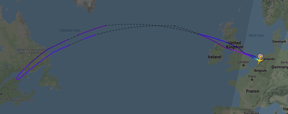 11月28日的航班KL685本來已經抵達北美州上空，但最後因為目的地附近的火山活動而原機折返。（網站「Flight Radar 24」截圖）