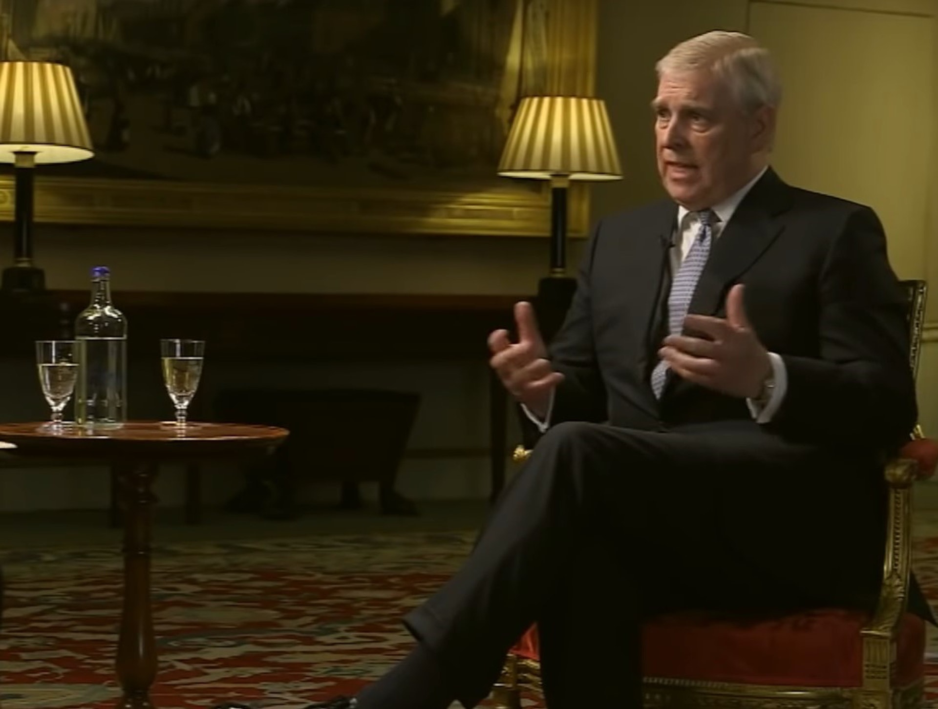 安德魯王子早前罕有接受英國廣播公司(BBC)電視專訪回應,否認性侵指控。(YouTube截圖)