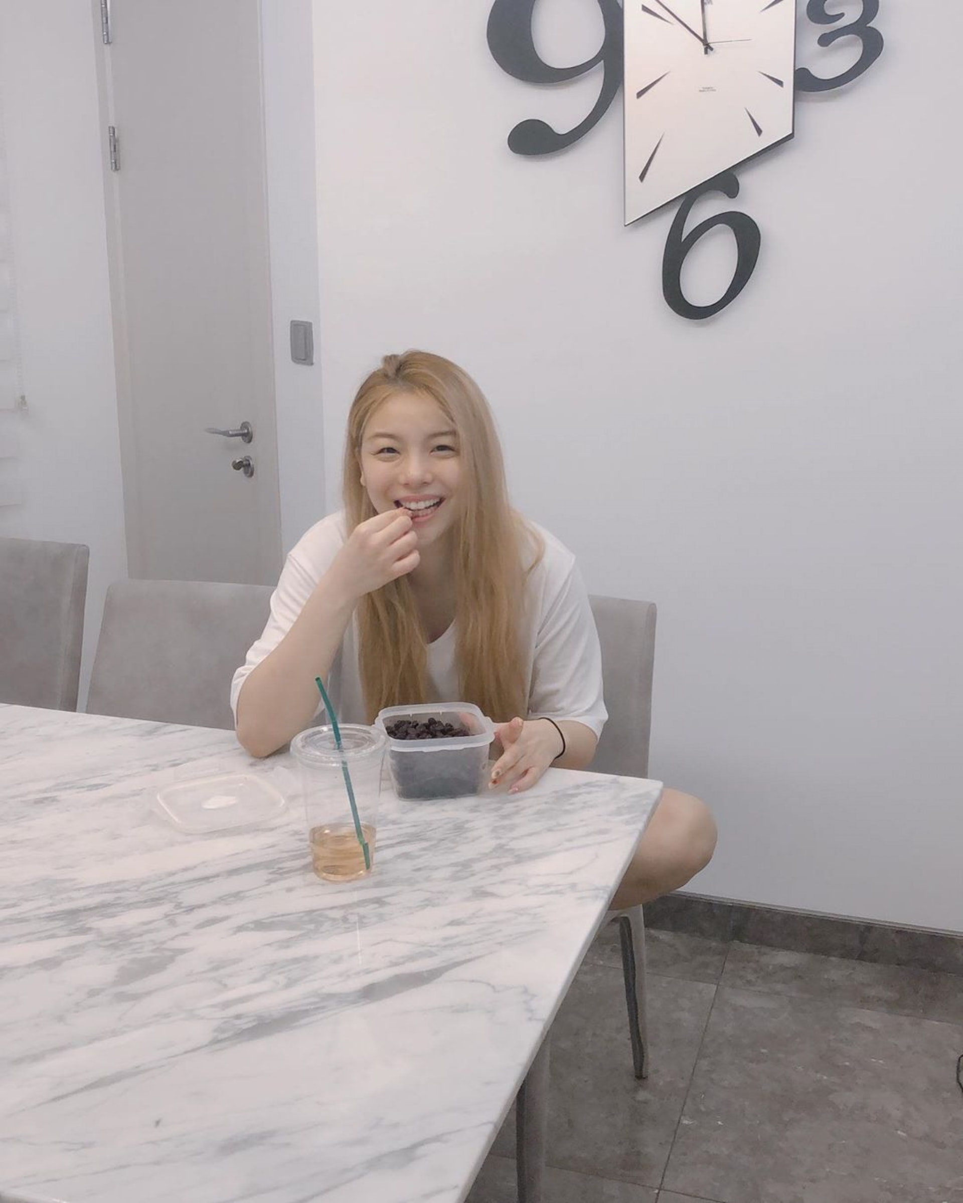 (Instagram:@aileeonline) (Instagram:@aileeonline)