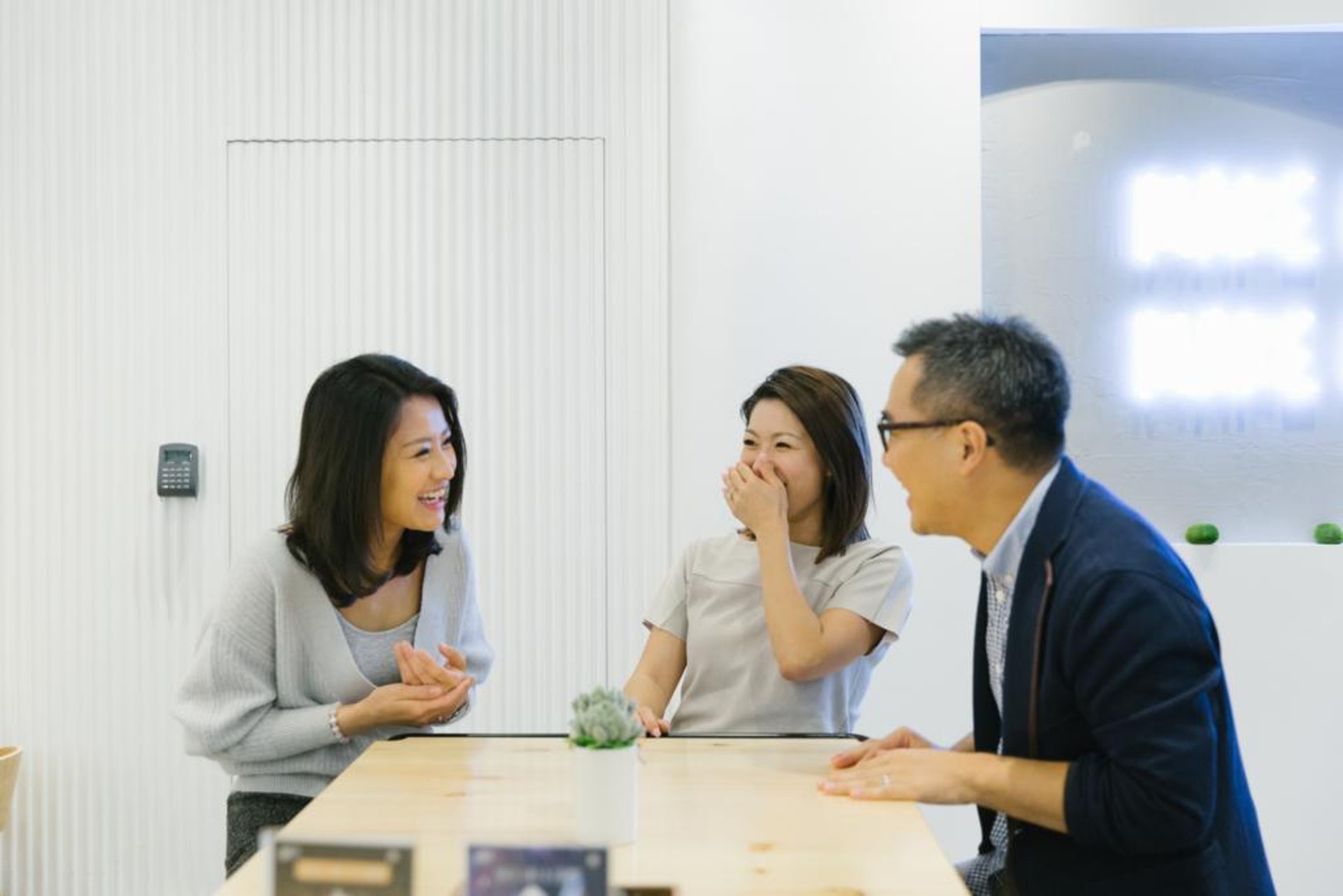 陳倩揚、趙海珠、楊大偉雖來自不同背景,卻因推動綠色低碳生活而互相認識。 陳倩揚、趙海珠、楊大偉雖來自不同背景,卻因推動綠色低碳生活而互相認識。