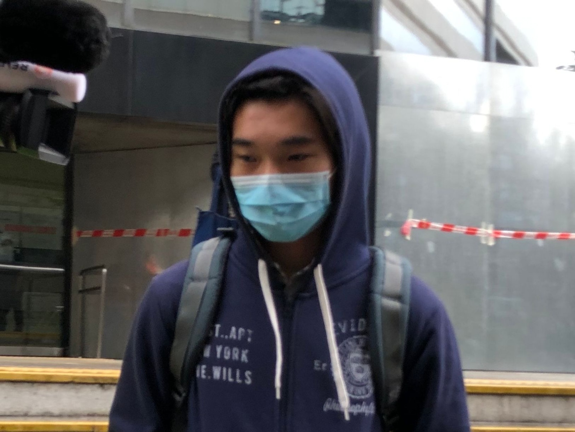 曾中槍受傷的被告曾志健,上庭時已能行動自如。(朱棨新攝) 曾中槍受傷的被告曾志健,上庭時已能行動自如。(朱棨新攝)
