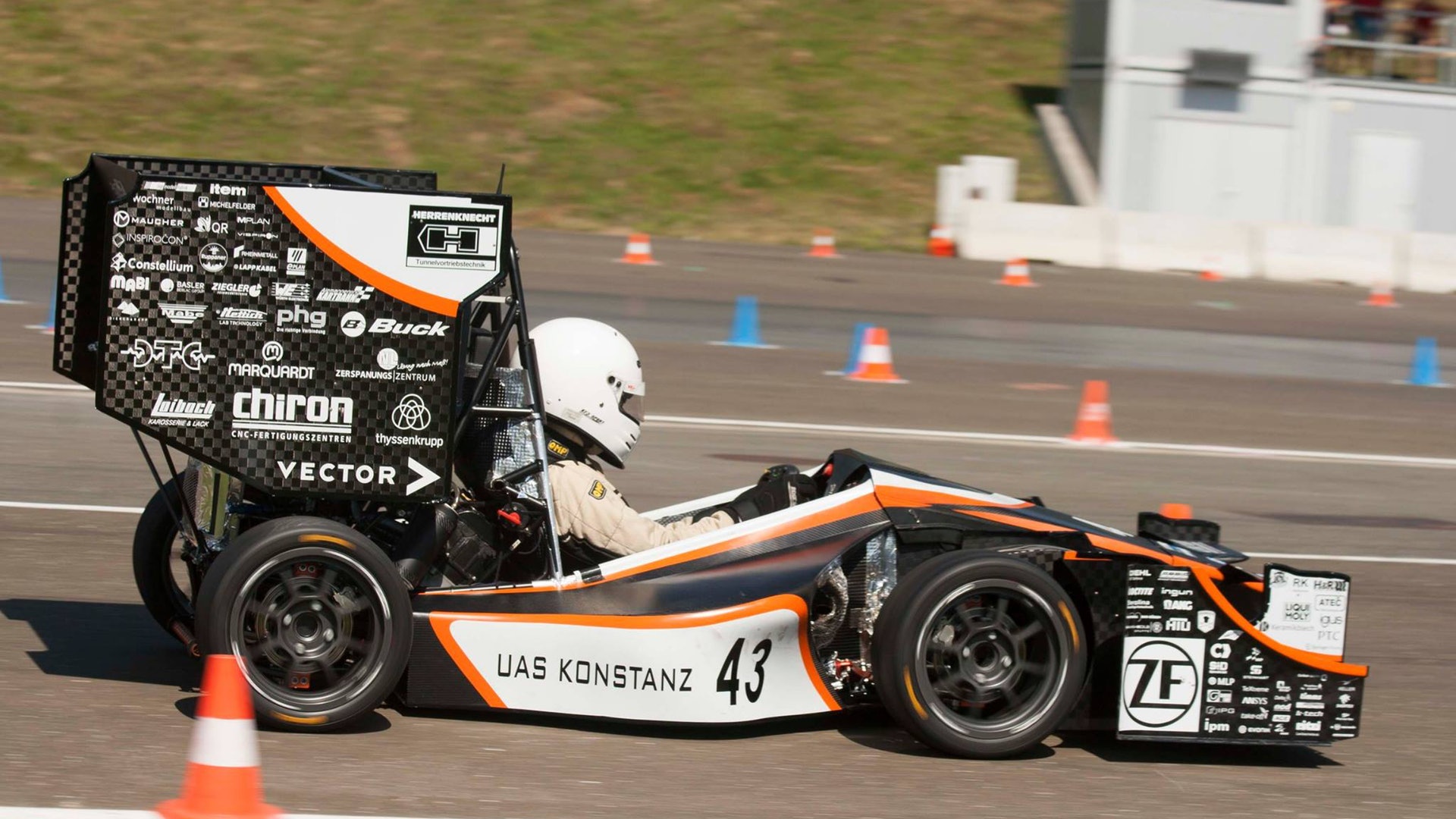 【大學生方程式】比賽並非鬥車速 與Formula E有何不同? 【大學生方程式】比賽並非鬥車速 與Formula E有何不同?