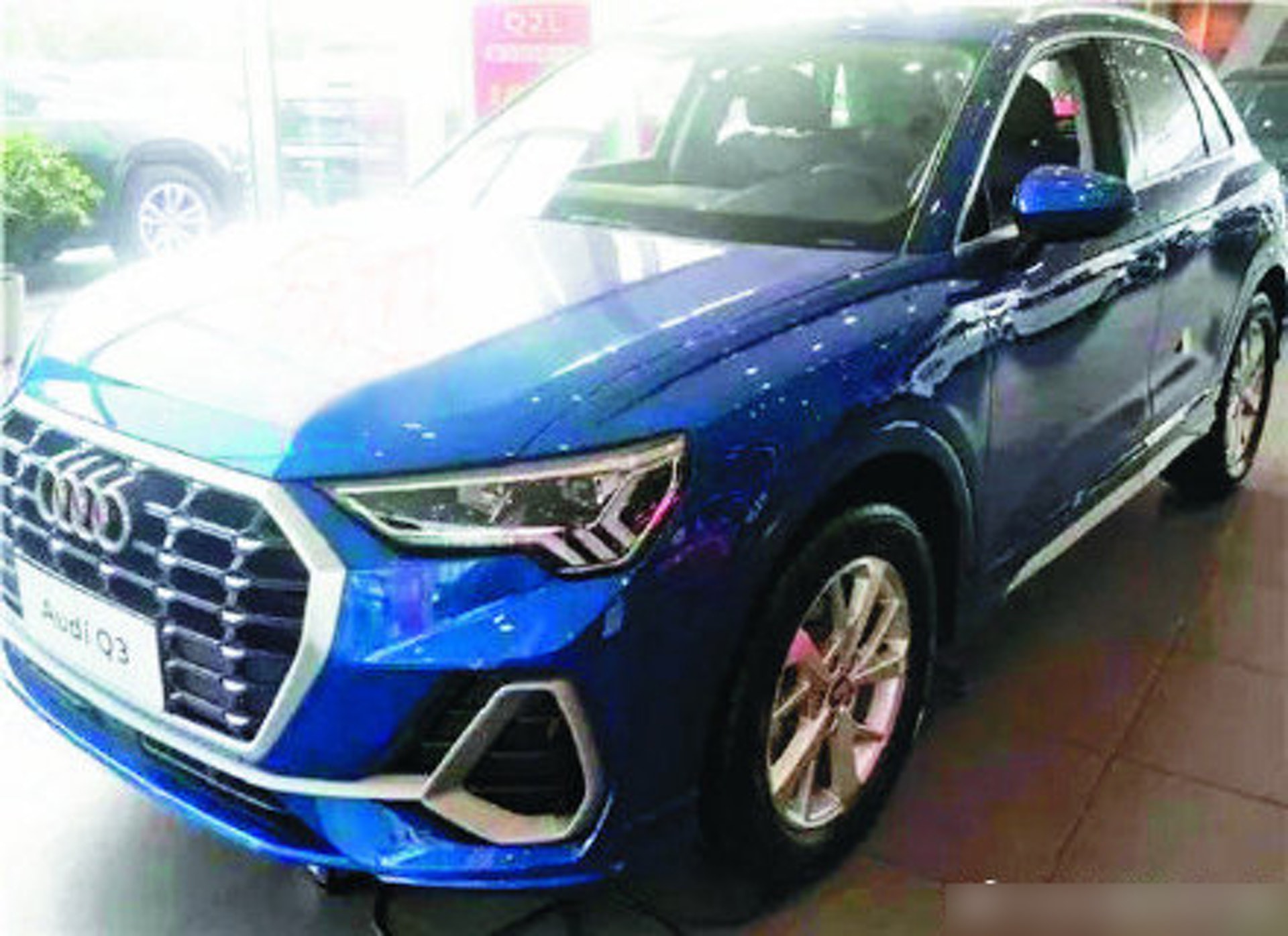 桂林3歲女拿石頭刮花10輛audi新車父母聞賠償金額瞬間崩潰 香港01 熱爆話題 桂林3歲女拿石頭刮花10輛audi新車父母聞賠償金額瞬間崩潰 香港01 熱爆話題