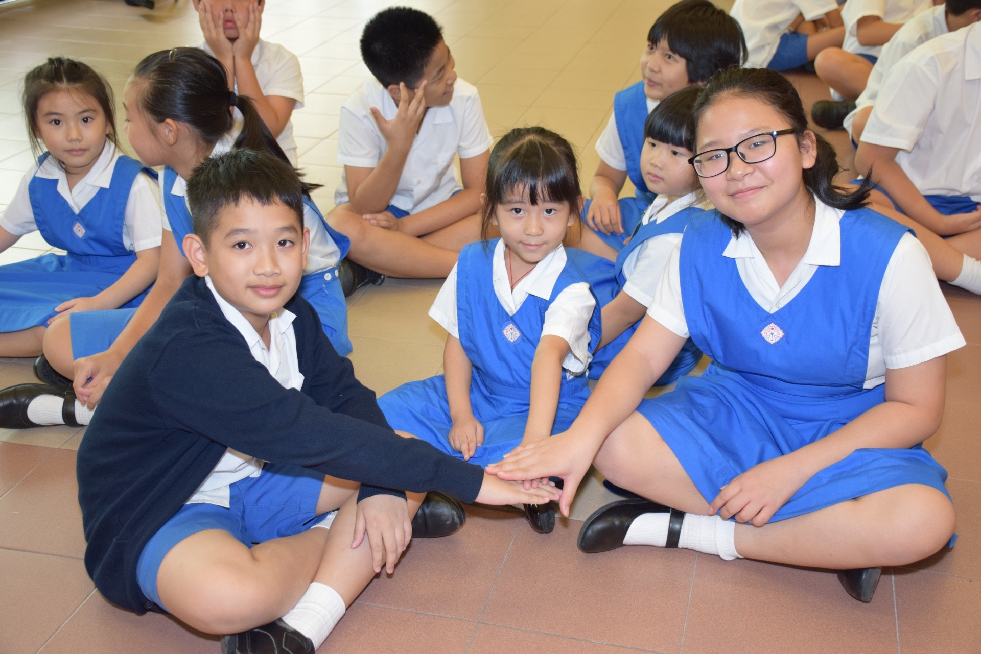(華富邨寶血小學圖片)