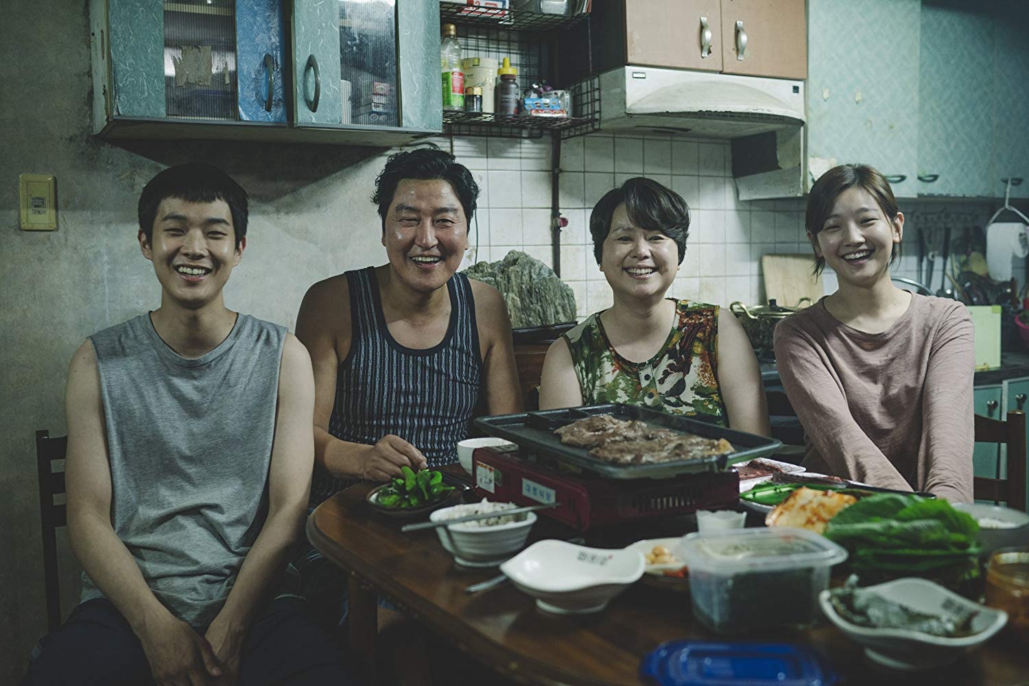 《上流寄生族》入圍最佳外語片，導演奉俊昊更獲提名最佳導演及最佳劇本，再次揚威國際。（電影劇照）