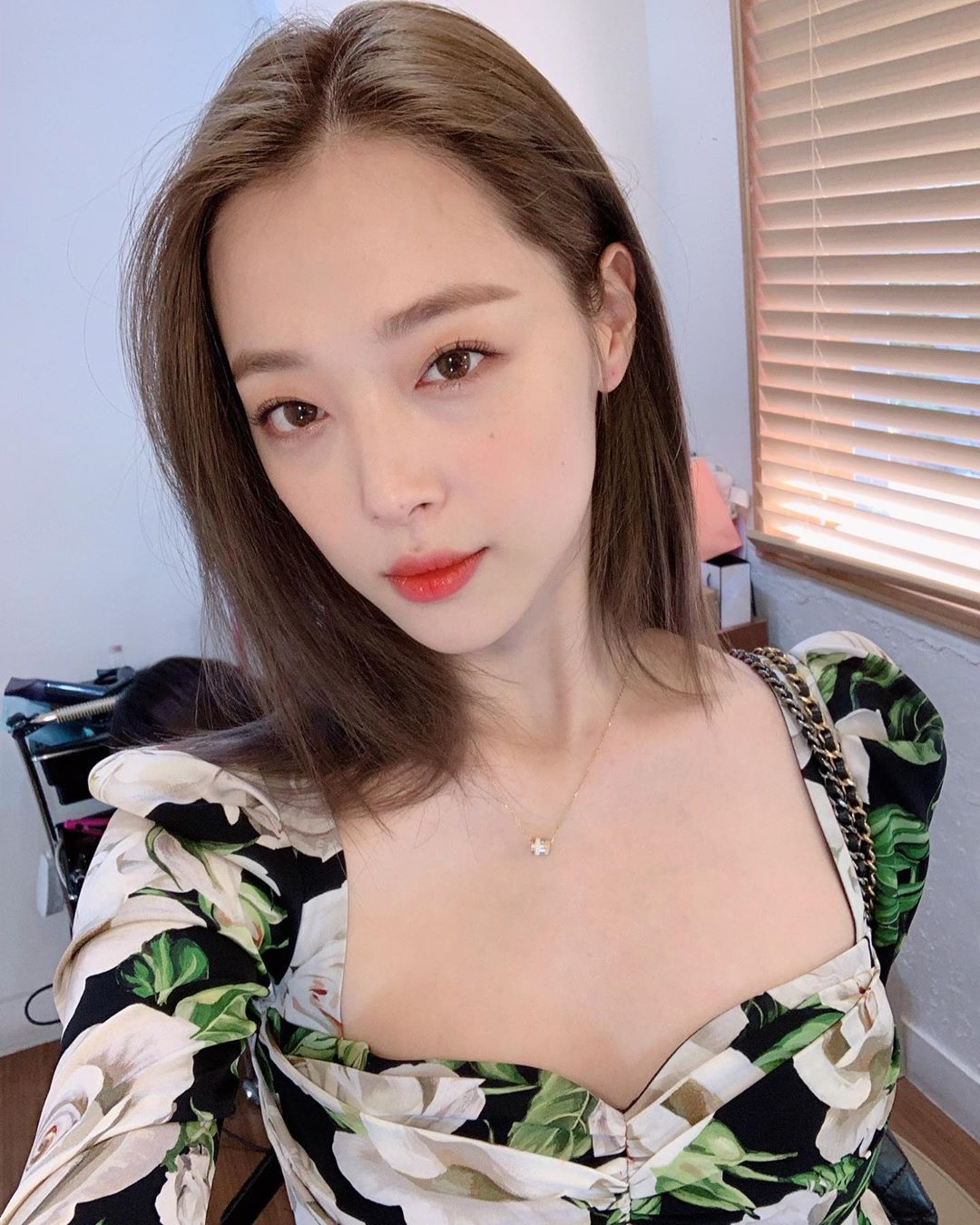 雪莉去年10月因抑郁症离世,终年25岁。(Instagram:@jelly_jilli)