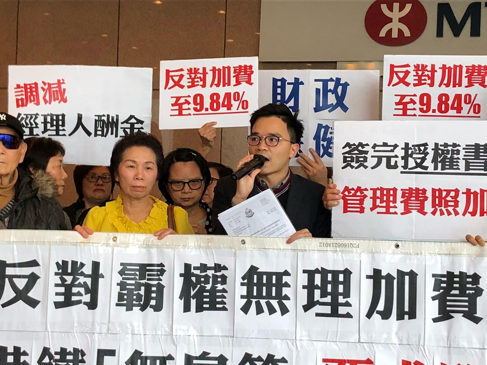 對深耕細作的社區人士而言,選舉的極端結果衝擊到其地區工作的認知,懷疑自身的投入跟付出(資料圖片) 對深耕細作的社區人士而言,選舉的極端結果衝擊到其地區工作的認知,懷疑自身的投入跟付出(資料圖片)