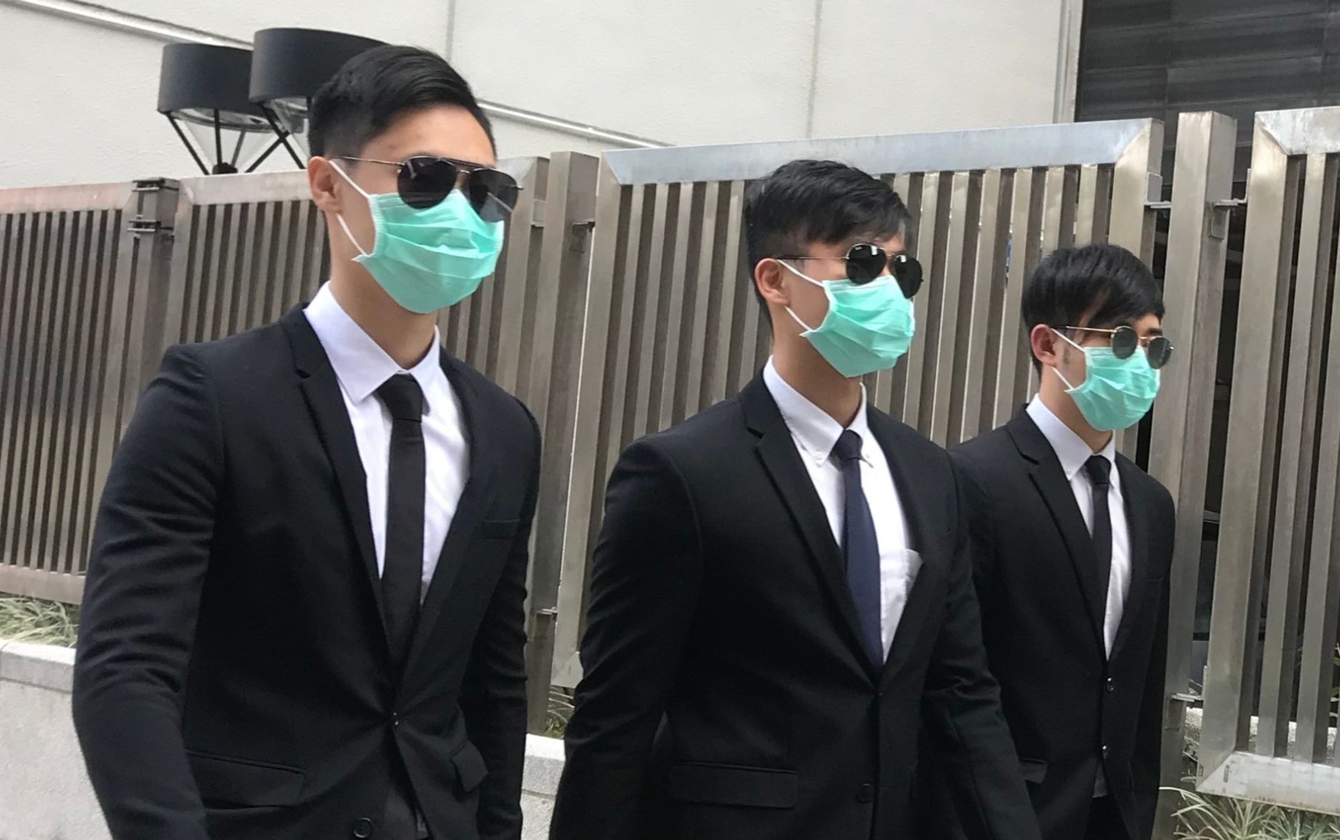 逃北區醫院老翁被虐案的首被告歐國偉(左)及次被告鄧文謙(右)。(林樂兒攝) 逃北區醫院老翁被虐案的首被告歐國偉(左)及次被告鄧文謙(右)。(林樂兒攝)