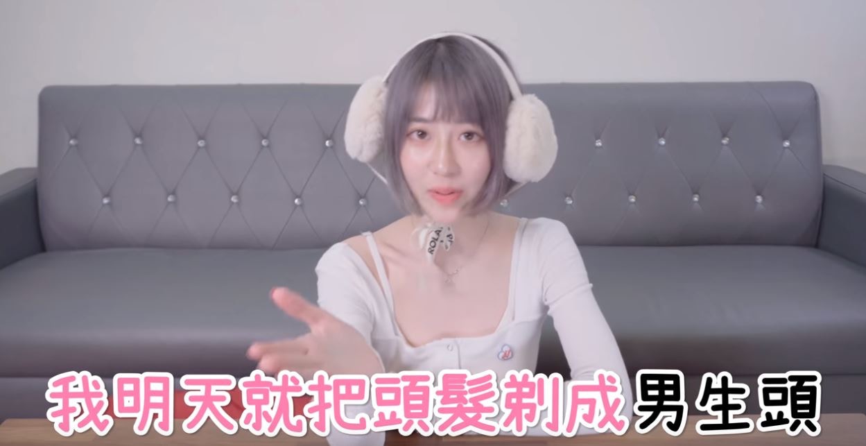台灣網紅「美麗妄娜」拍片挑戰當地有名的大王特辣撈麵，揚言吃不完就懲罰自己剃男生頭。（美麗妄娜YouTube截圖）