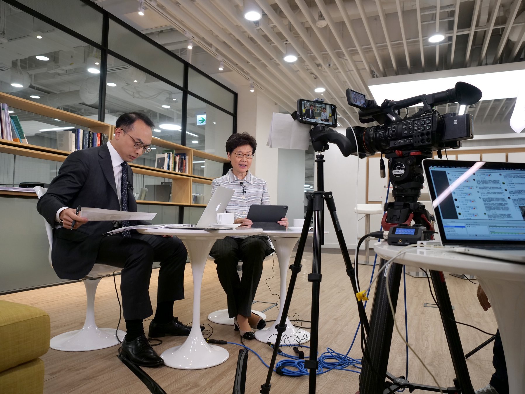 林鄭fb：正積極籌備下次社區對話　邱騰華下周二fb直播打頭陣