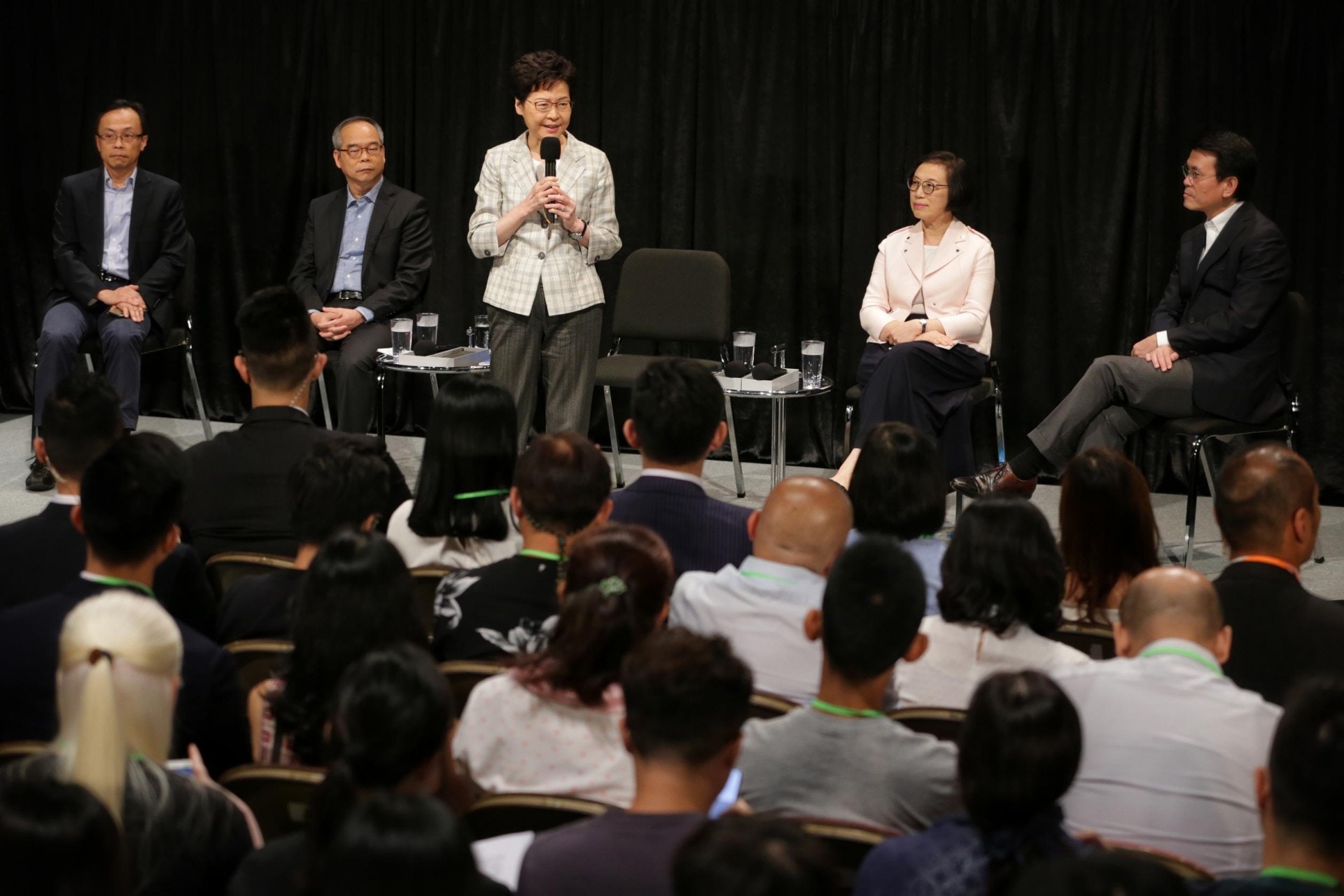 9月26日，林鄭月娥在伊利沙伯體育館舉辦首場，亦是目前唯一一場「社區對話」，共150個入場名額。（資料圖片 / 李澤彤攝）