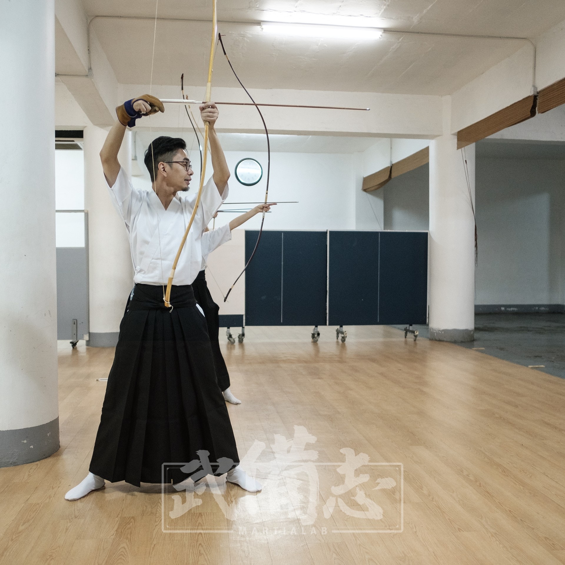 與你在世界終結之日 主角以弓道打喪屍 弓箭活靶定靶大不同 香港01 武備志