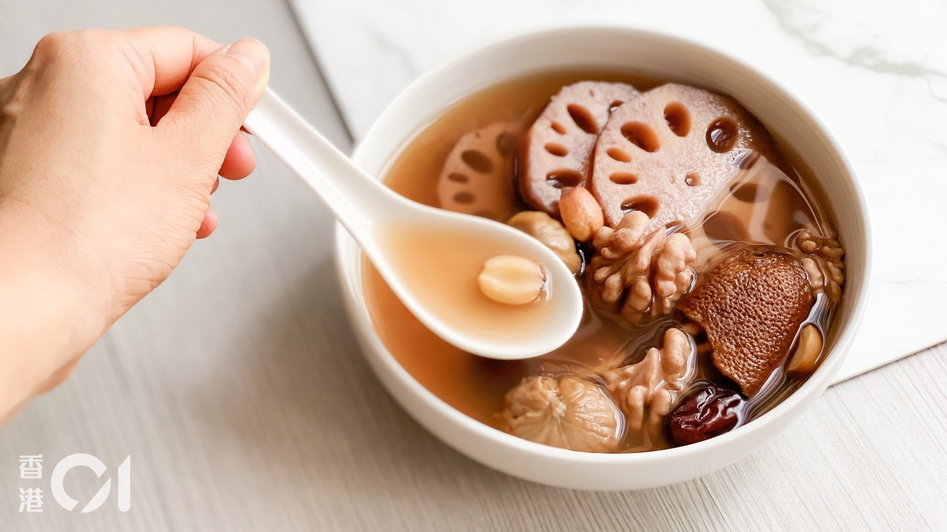 入廚貼士|薯仔蓮藕5蔬菜削皮後易變黑 保色澤亮麗不一定浸鹽水 入廚貼士|薯仔蓮藕5蔬菜削皮後易變黑 保色澤亮麗不一定浸鹽水