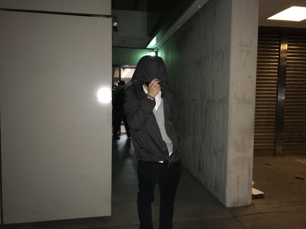 被告黃朗祺被裁定謀殺野戰戰友郭葦諾罪名不成立,當庭釋放。(李慧娜攝) 被告黃朗祺被裁定謀殺野戰戰友郭葦諾罪名不成立,當庭釋放。(李慧娜攝)