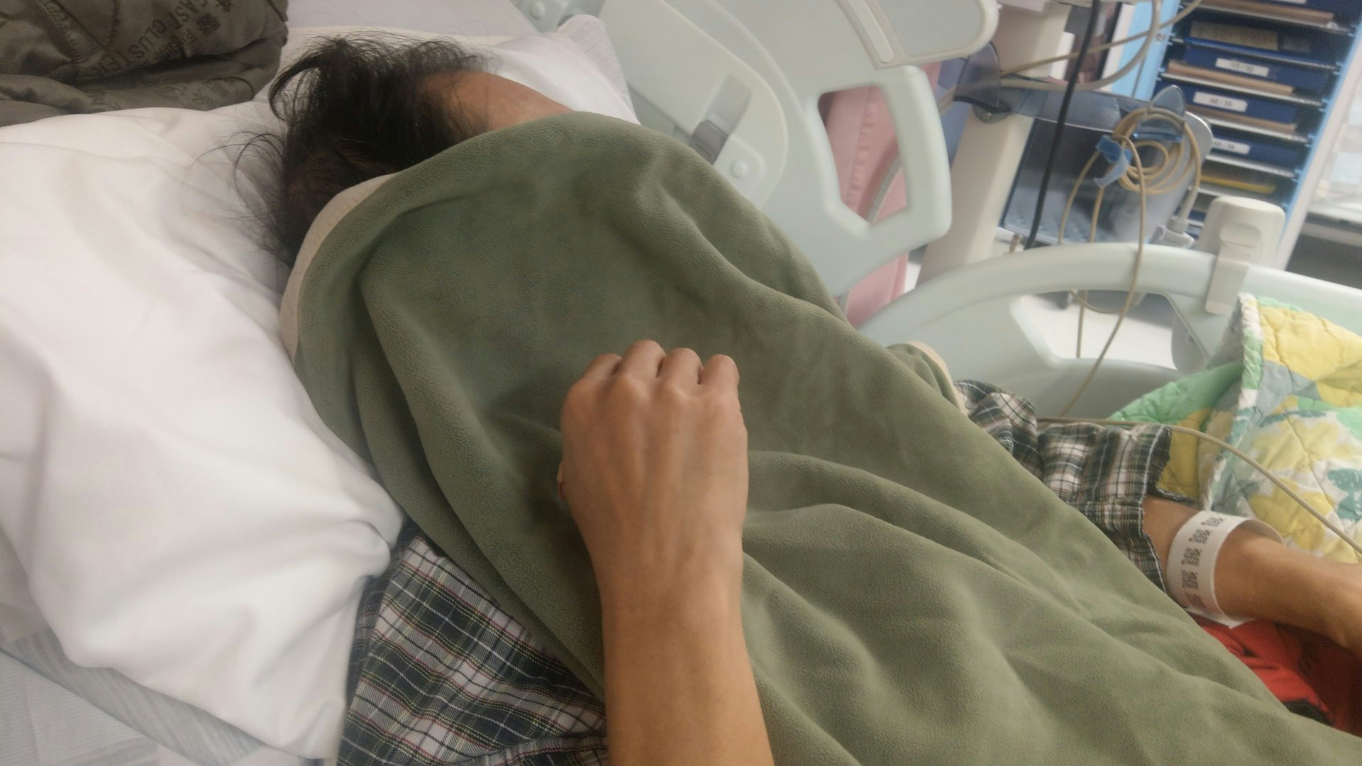 【行山意外】六旬漢西貢木棉洞打卡 失足墮40尺下水澗 背囊保命 【行山意外】六旬漢西貢木棉洞打卡 失足墮40尺下水澗 背囊保命
