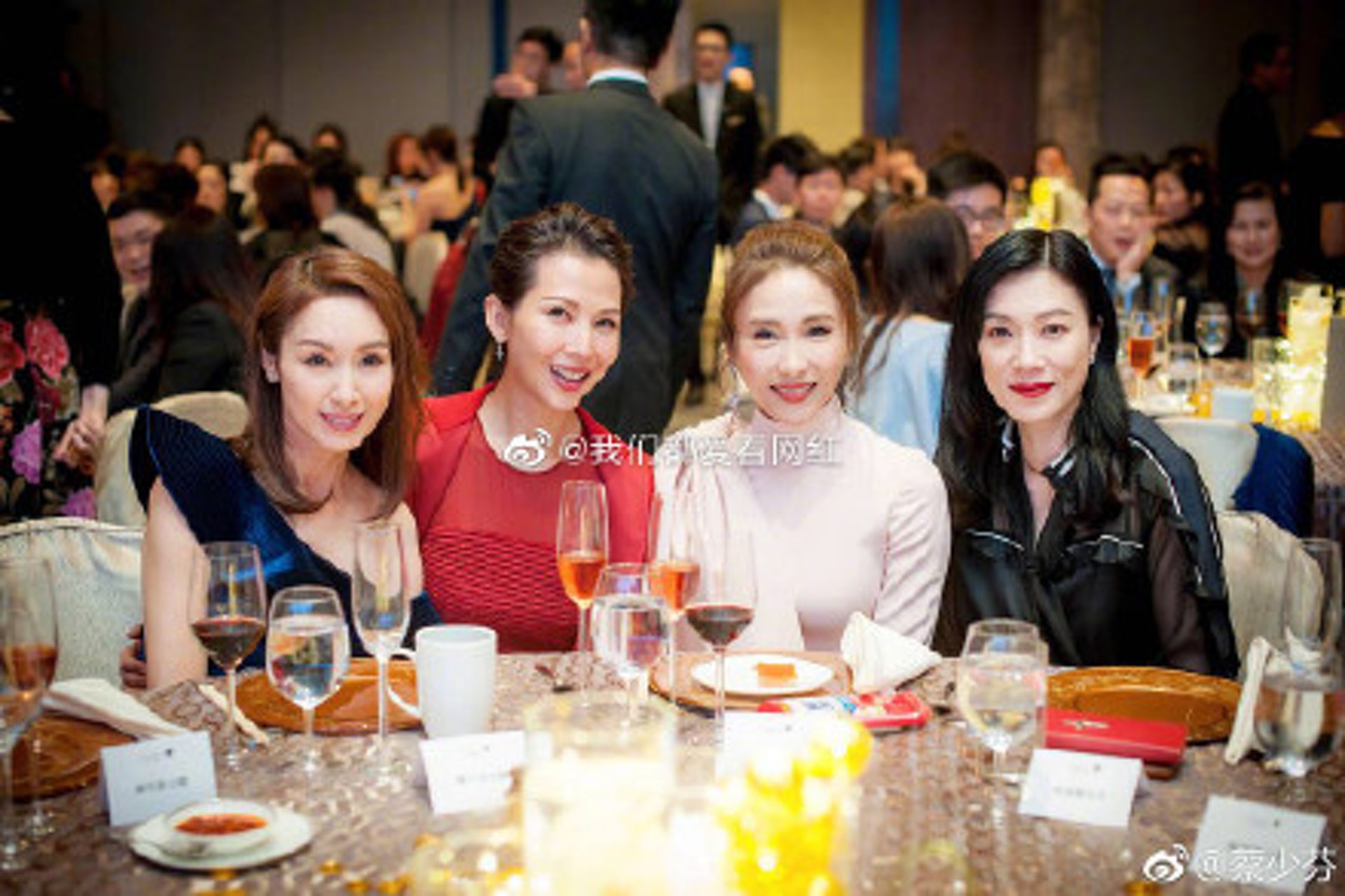 TVB90年代與千禧年代時候的當紅小花,左起:郭可盈、蔡少芬、黎姿、張可頤。(來源:微博) TVB90年代與千禧年代時候的當紅小花,左起:郭可盈、蔡少芬、黎姿、張可頤。(來源:微博)