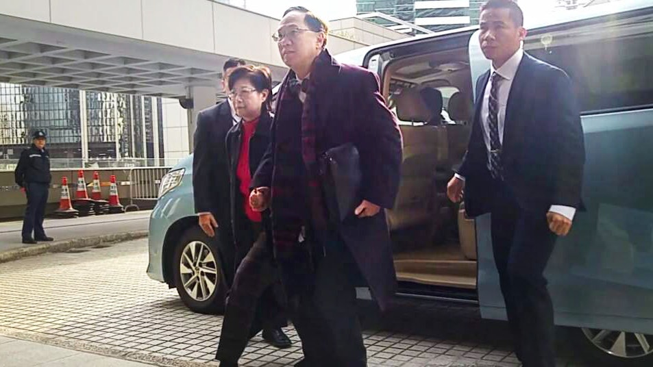 【曾蔭權涉貪案】辯方:根本無證據證明李國寶曾給曾太35萬元 【曾蔭權涉貪案】辯方:根本無證據證明李國寶曾給曾太35萬元