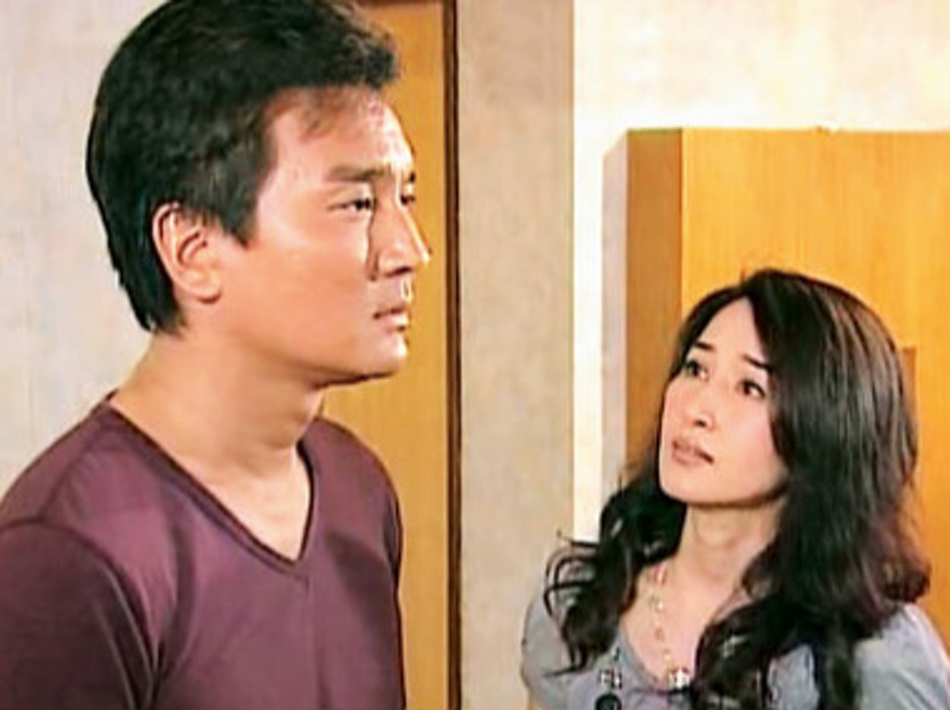 有TVB「御用有錢人」之稱的黃子雄《同事三分親》飾演Vincent,與關詠荷有不少對手戲,亦因拍這套劇與夏竹欣撻着。