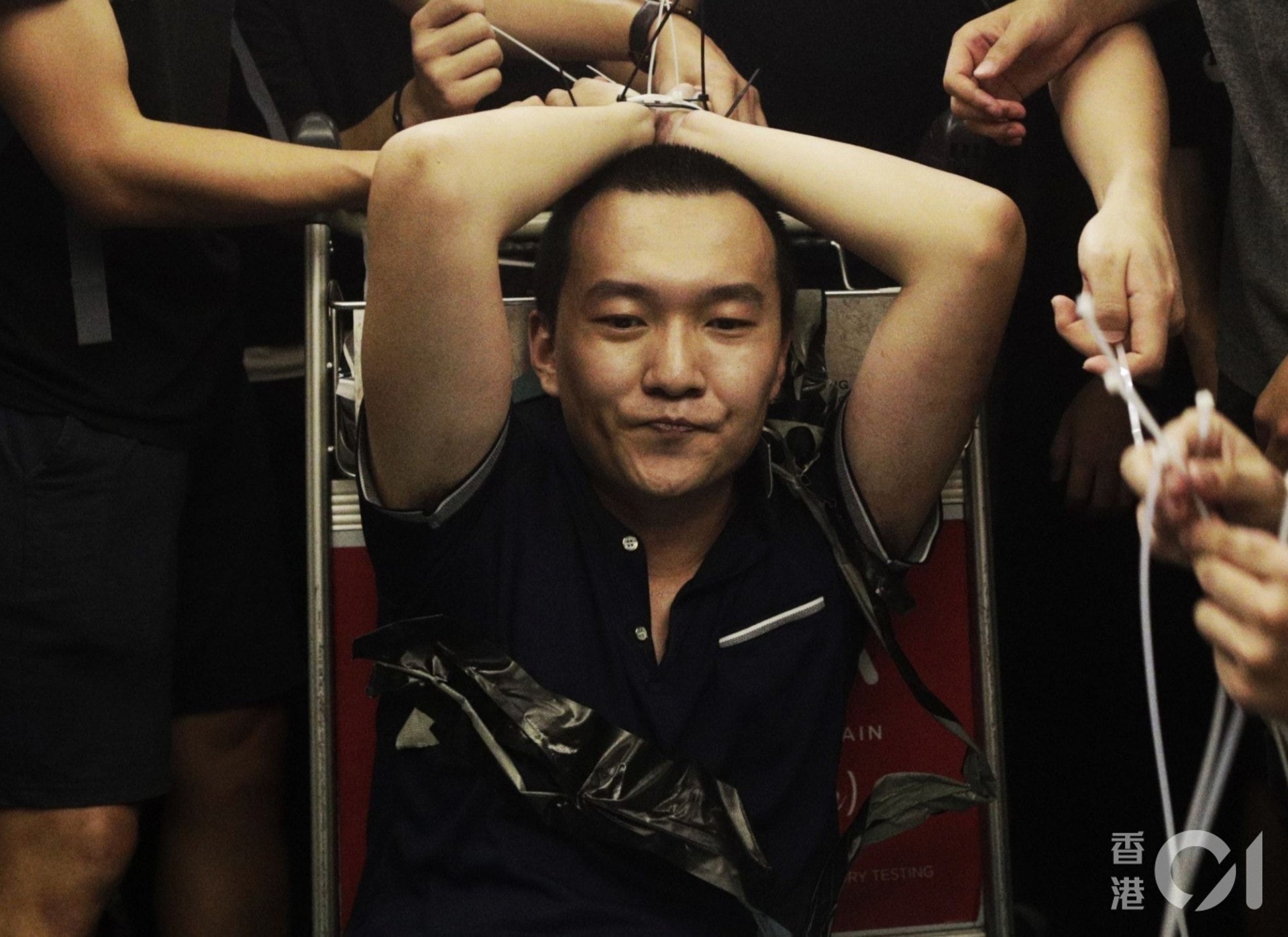 付國豪父親發文促胡錫進到墓地祭拜。(資料圖片) 付國豪父親發文促胡錫進到墓地祭拜。(資料圖片)